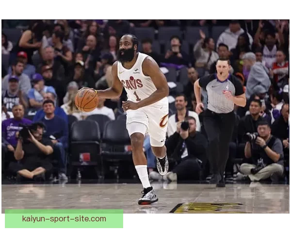 米切尔赞哈登助力球队成功 称没有团队协作无法走到今天